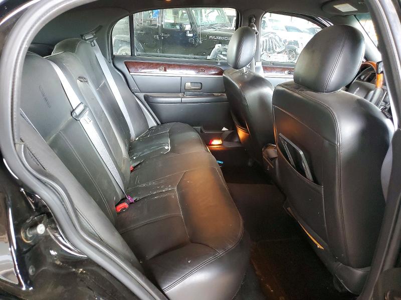 Photo 10 from auction – 2009 LINCOLN TOWN CAR with VIN 2LNHM82V09X610697