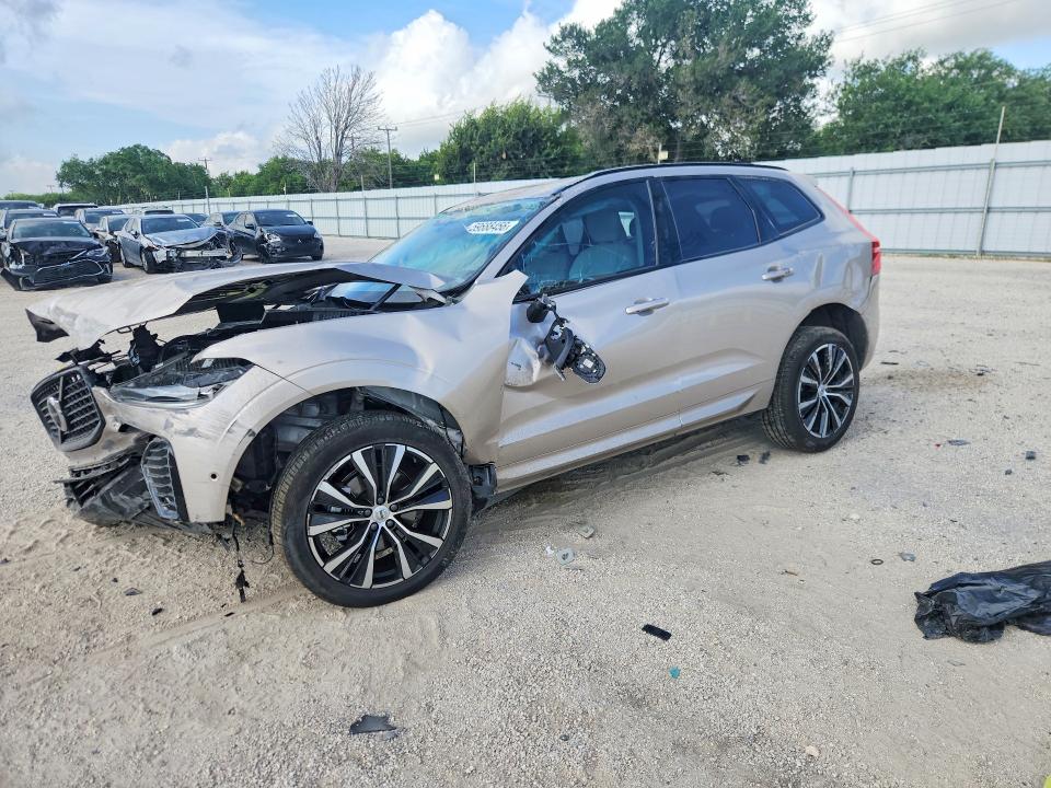 VOLVO XC60 2025 with VIN YV4M12RC4S1074152 - Photo from auction