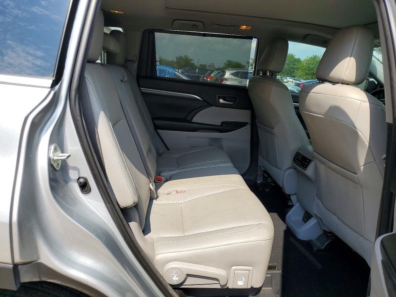 Photo 11 from auction – 2018 TOYOTA HIGHLANDER with VIN 5TDDZRFH1JS871609