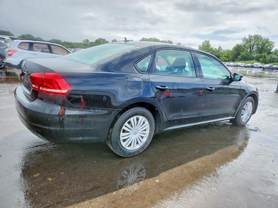 Photo 3 from auction – 2014 VOLKSWAGEN PASSAT with VIN 1VWAP7A39EC009221