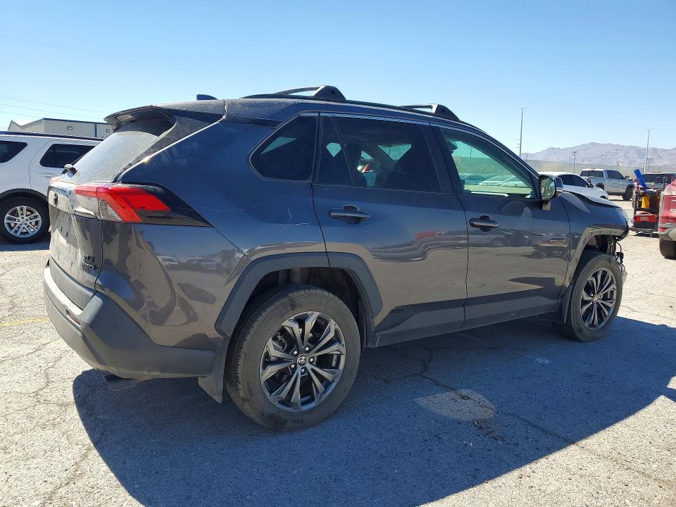 Photo 3 from auction – 2022 TOYOTA RAV4 with VIN 2T3B6RFVXNW029720
