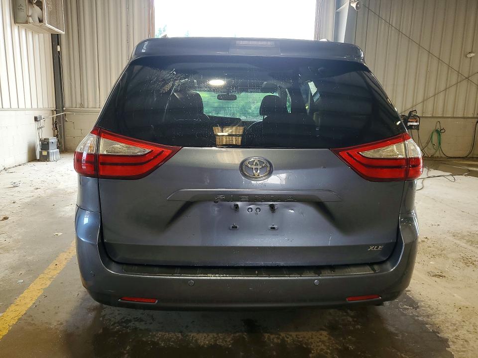 Photo 6 from auction – 2017 TOYOTA SIENNA with VIN 5TDYZ3DC5HS772887