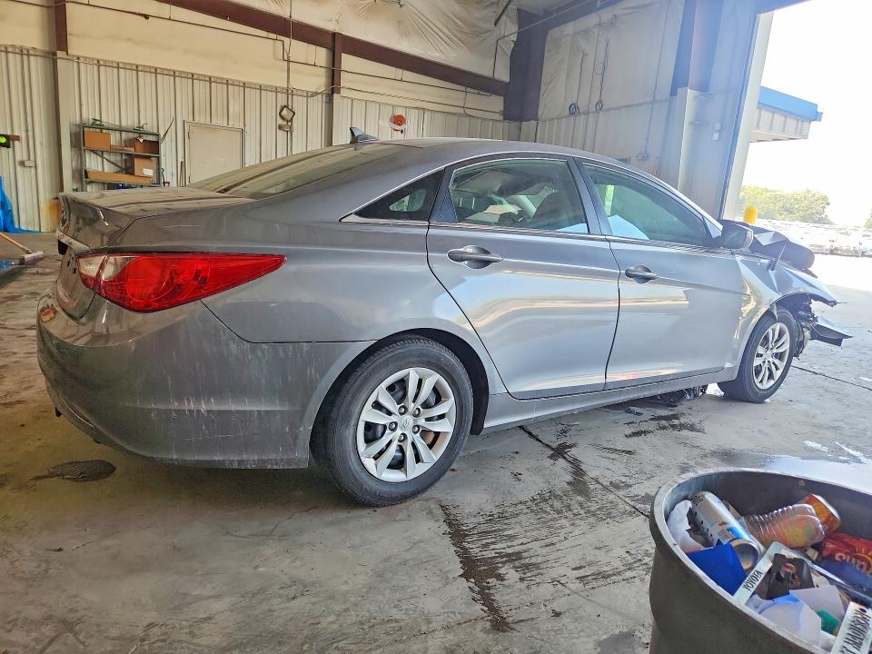 Photo 3 from auction – 2011 HYUNDAI SONATA with VIN 5NPEB4AC9BH251346