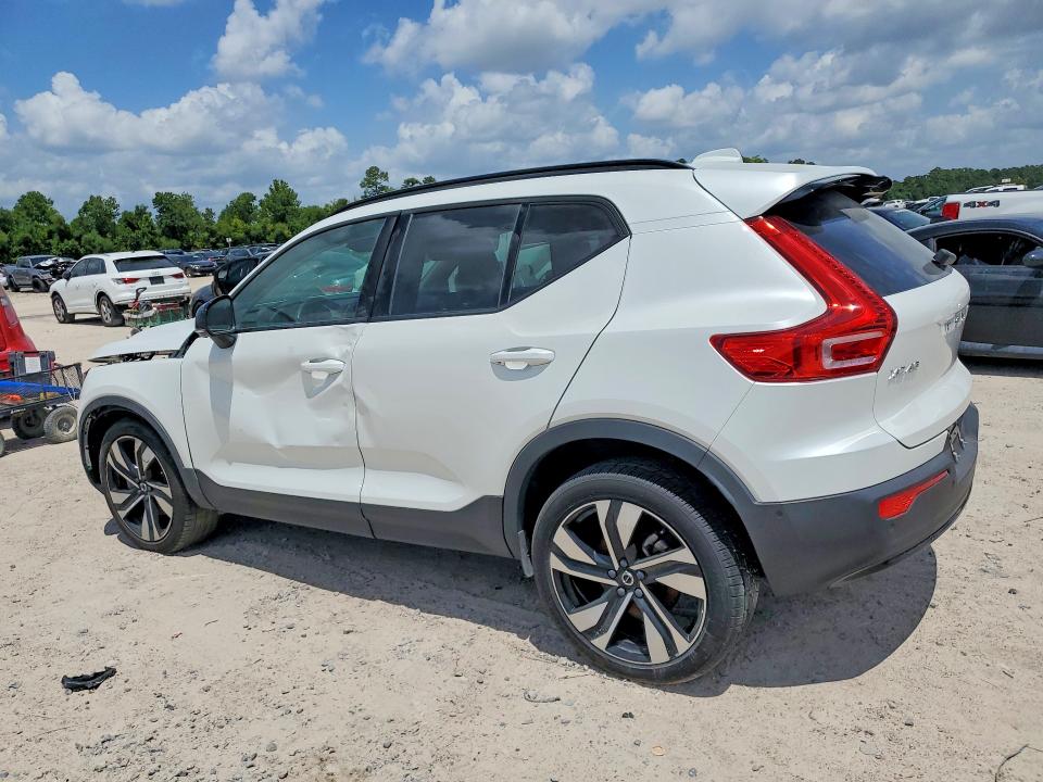 Photo 2 from auction – 2023 VOLVO XC40 with VIN YV4L12UX2P2977293