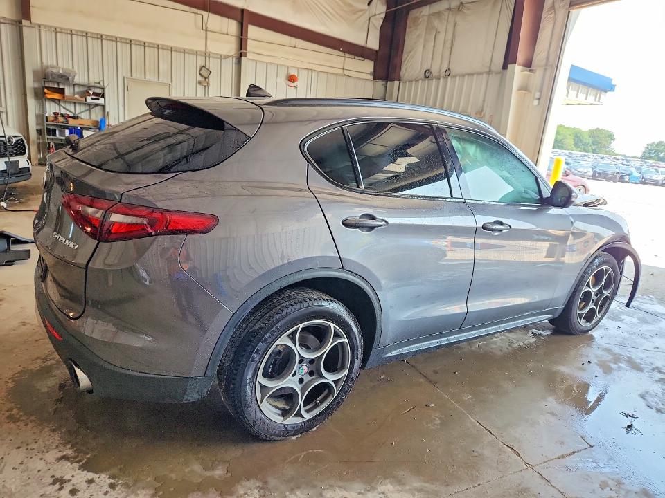 Photo 3 from auction – 2018 ALFA ROMEO STELVIO with VIN ZASFAKPN1J7B76902
