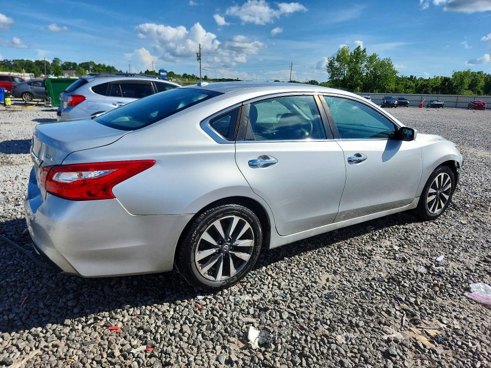 Photo 3 from auction – 2017 NISSAN ALTIMA with VIN 1N4AL3AP5HC217875