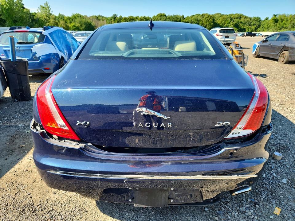 Photo 6 from auction – 2013 JAGUAR XJ with VIN SAJWA1C7XD8V58338