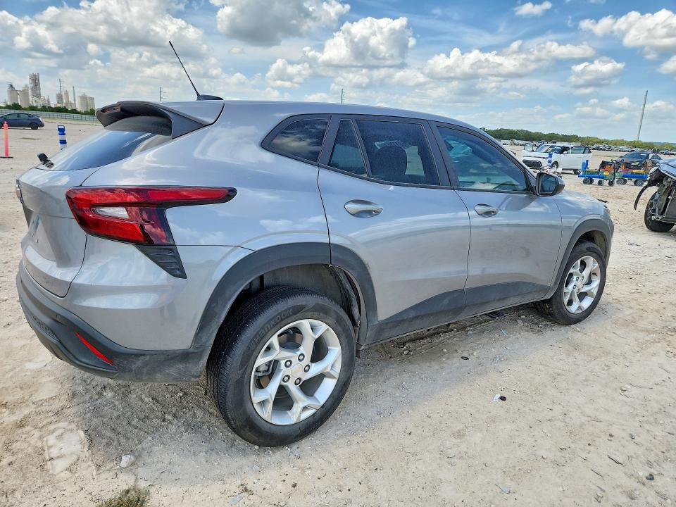 Photo 3 from auction – 2026 CHEVROLET TRAX with VIN KL77LFEP3TC067044