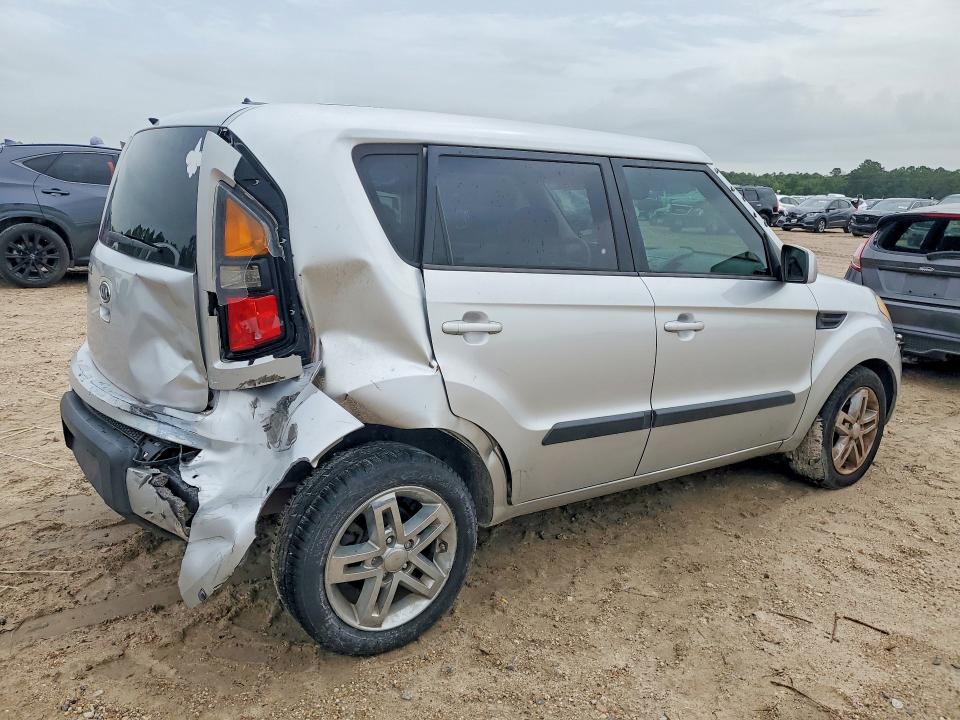 Photo 3 from auction – 2011 KIA SOUL with VIN KNDJT2A24B7334145