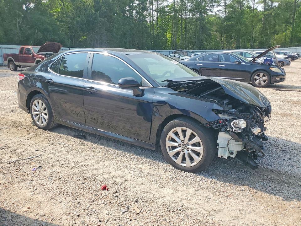 Photo 4 from auction – 2018 TOYOTA CAMRY with VIN 4T1B11HK9JU016706