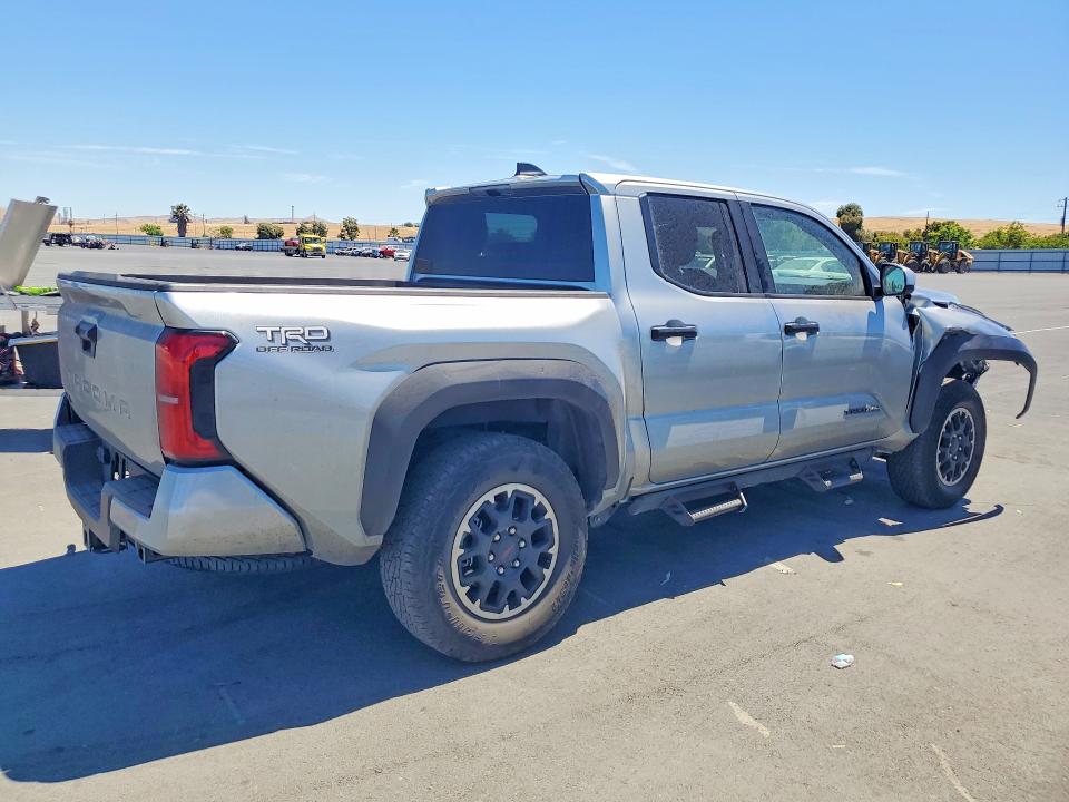 Photo 3 from auction – 2025 TOYOTA TACOMA with VIN 3TMLB5JN2SM092047