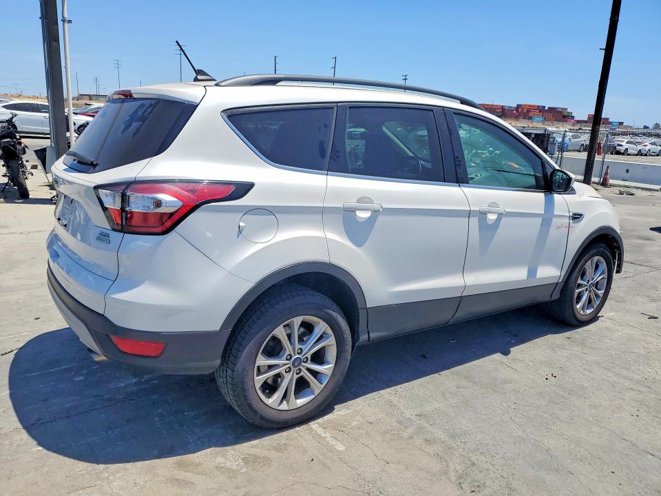 Photo 3 from auction – 2018 FORD ESCAPE with VIN 1FMCU0HD7JUB13880