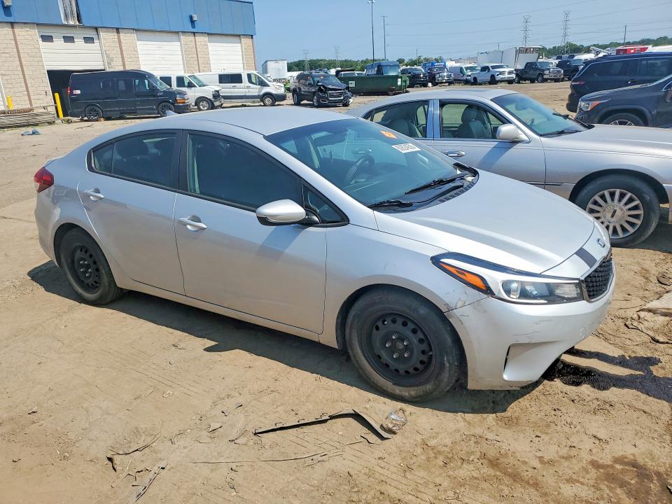 Photo 4 from auction – 2017 KIA FORTE with VIN 3KPFK4A70HE027581