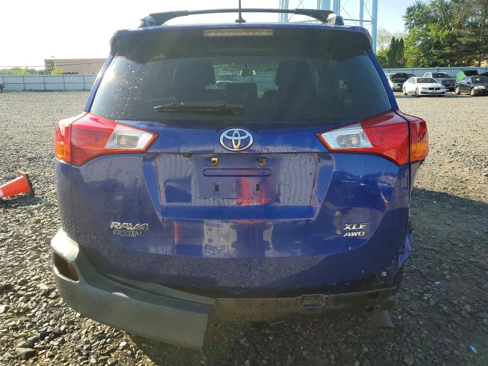 Photo 6 from auction – 2015 TOYOTA RAV4 with VIN 2T3RFREV8FW366825