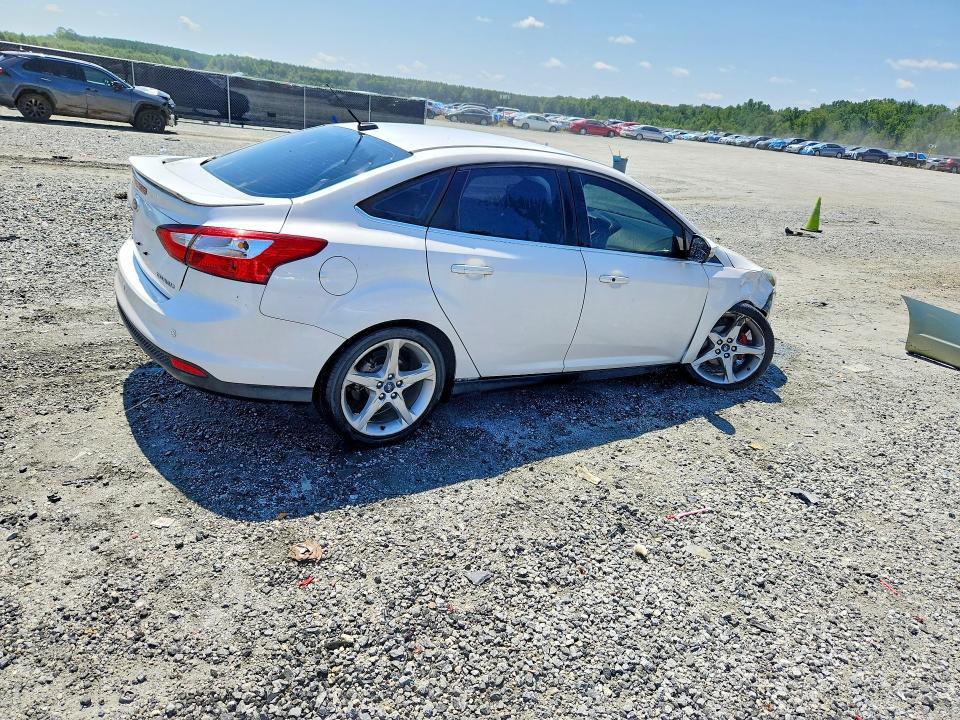 Photo 3 from auction – 2012 FORD FOCUS with VIN 1FAHP3J24CL432504