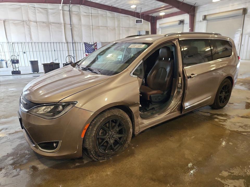 CHRYSLER PACIFICA 2017 with VIN 2C4RC1GG7HR796691 - Photo from auction