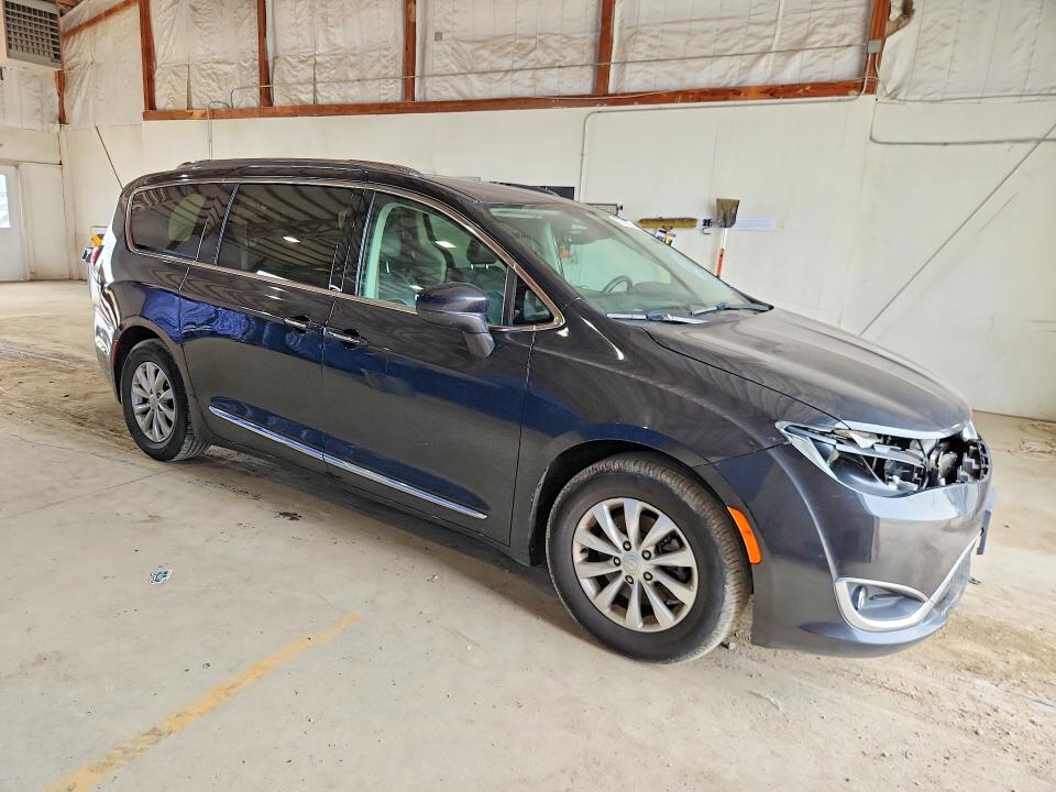 Photo 4 from auction – 2019 CHRYSLER PACIFICA with VIN 2C4RC1BG8KR650542