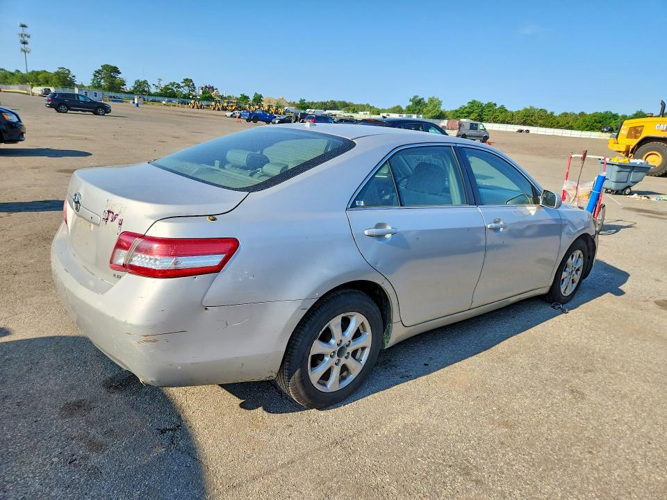 Фото 3 с аукциона – 2011 TOYOTA CAMRY с VIN 4T1BF3EK5BU613483