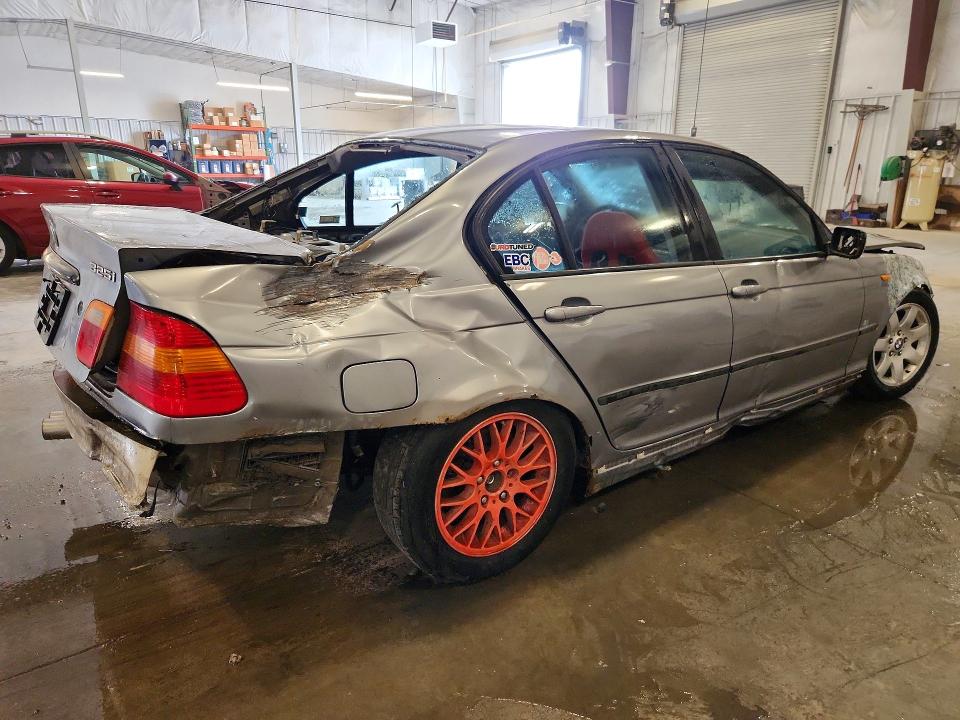 Photo 3 from auction – 2003 BMW 325 with VIN WBAET37473NH04016