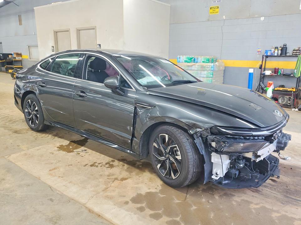Photo 4 from auction – 2025 HYUNDAI SONATA with VIN KMHL64JA1SA447312