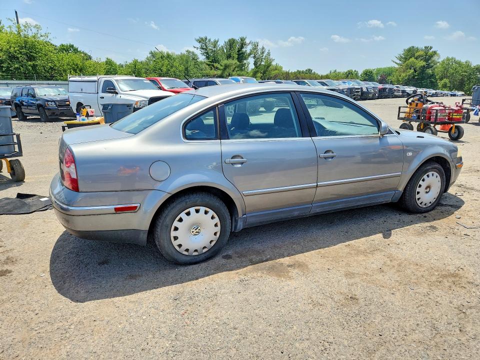 Photo 3 from auction – 2004 VOLKSWAGEN PASSAT with VIN WVWMD63B84P050728