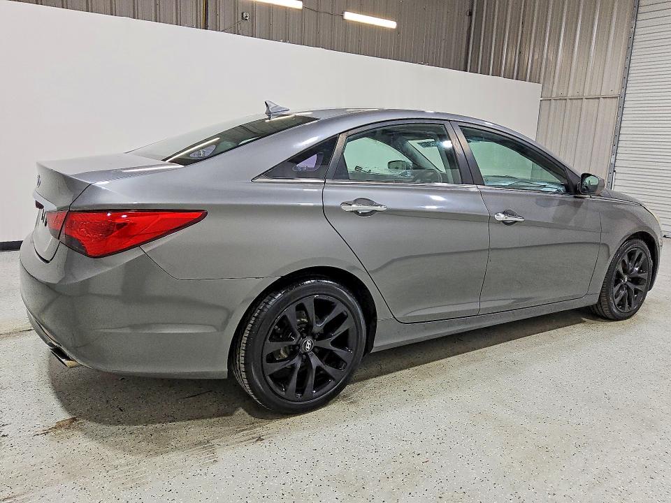Photo 3 from auction – 2011 HYUNDAI SONATA with VIN 5NPEC4AC9BH070924