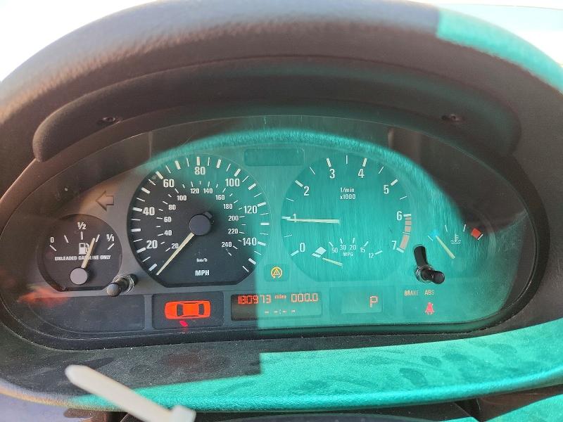 Photo 9 from auction – 2002 BMW 325 with VIN WBAEP33472PF00748