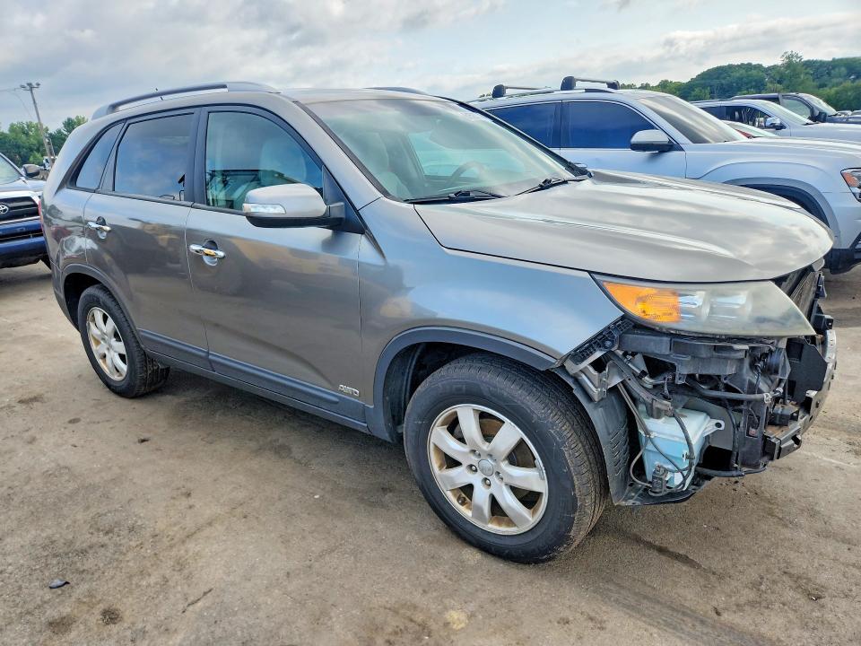 Photo 4 from auction – 2013 KIA SORENTO with VIN 5XYKTDA27DG405280