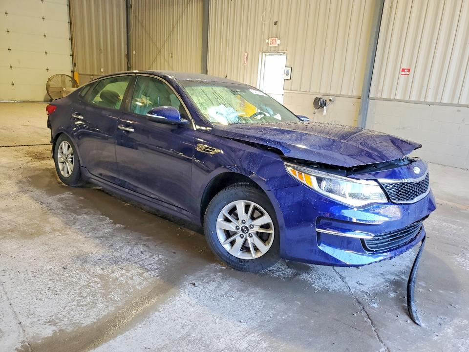 Photo 4 from auction – 2018 KIA OPTIMA with VIN 5XXGT4L33JG224351