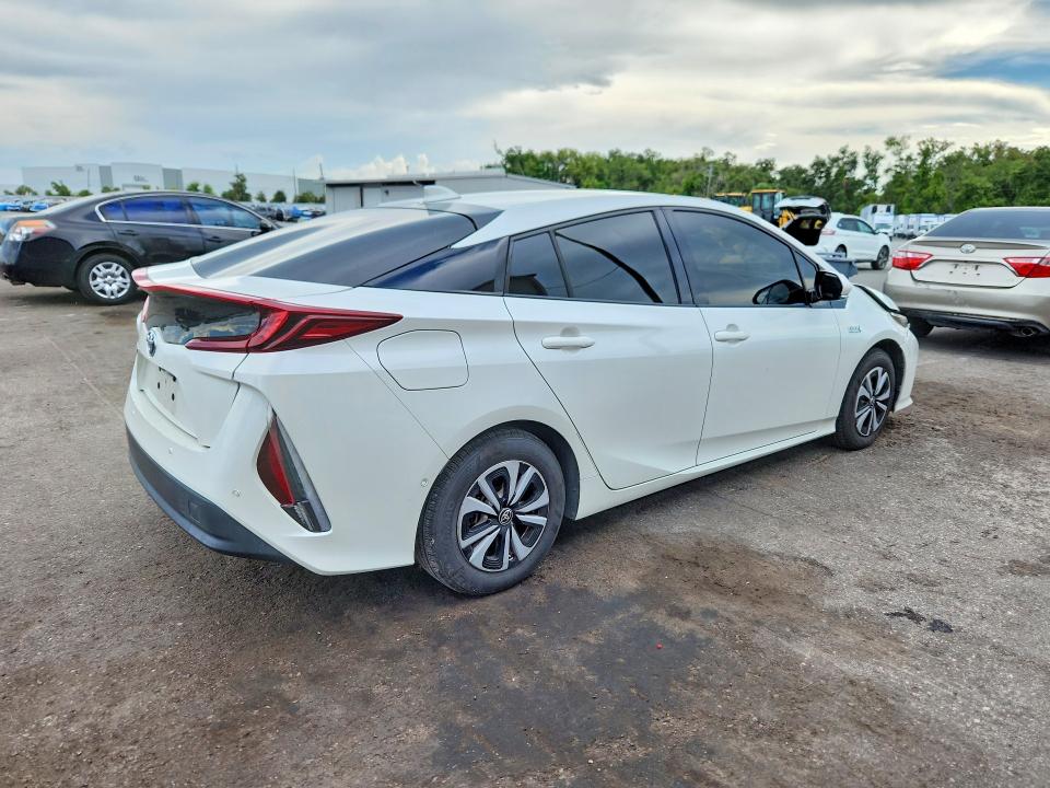 Photo 3 from auction – 2019 TOYOTA PRIUS PRIME with VIN JTDKARFP2K3111178