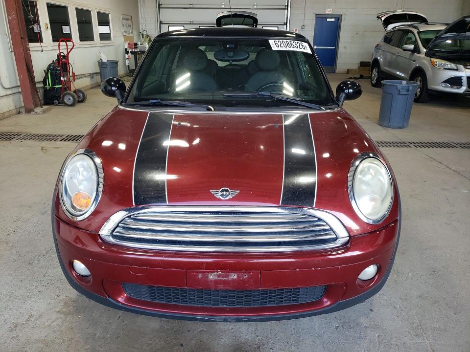 Photo 5 from auction – 2008 MINI COOPER with VIN WMWMF33518TT60216