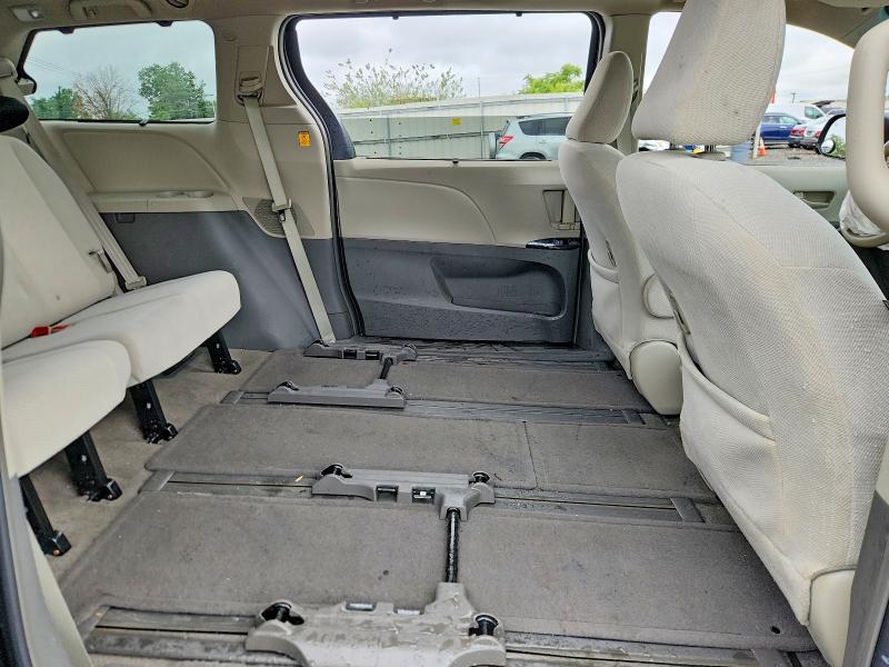 Photo 11 from auction – 2012 TOYOTA SIENNA with VIN 5TDJK3DC4CS038594
