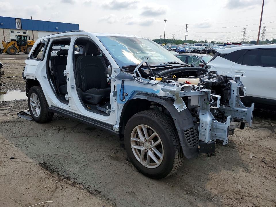 Снимка 4 от търг – 2024 JEEP GRAND CHEROKEE с VIN 1C4RJHAG6RC156506