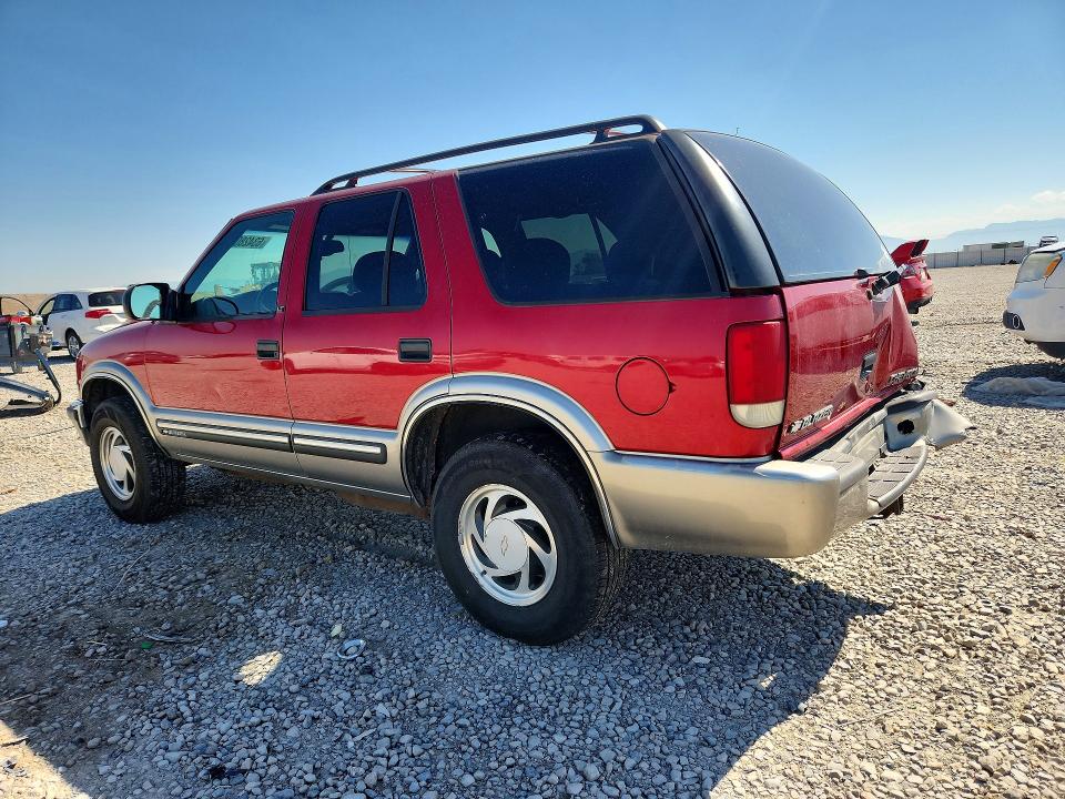 Photo 2 from auction – 2000 CHEVROLET BLAZER with VIN 1GNDT13W7Y2385532