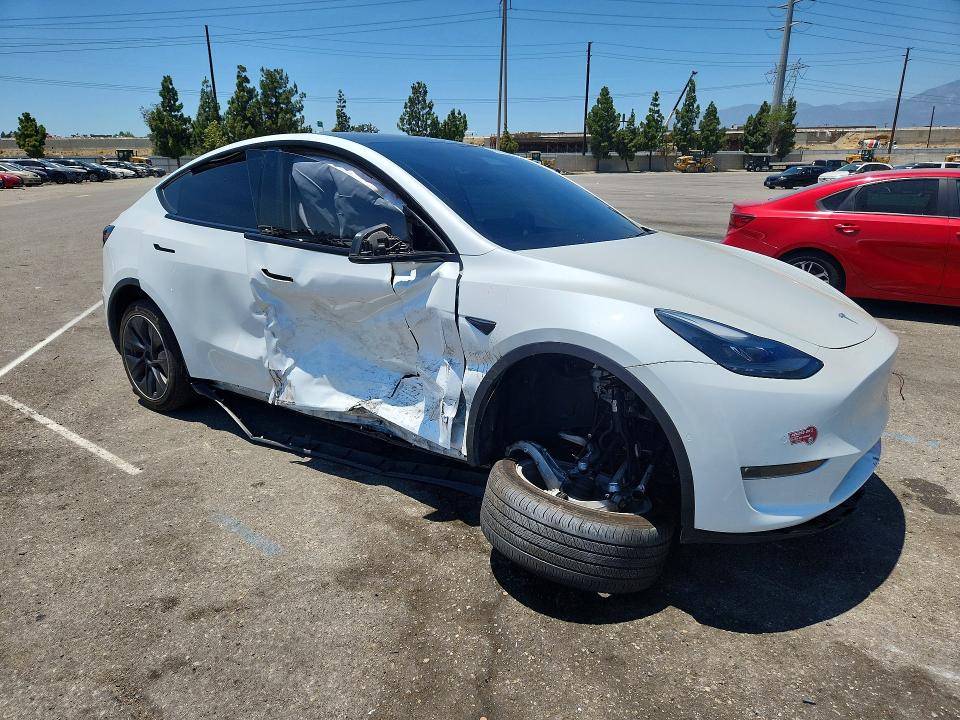 Photo 4 from auction – 2020 TESLA MODEL Y with VIN 5YJYGDEE8LF009092