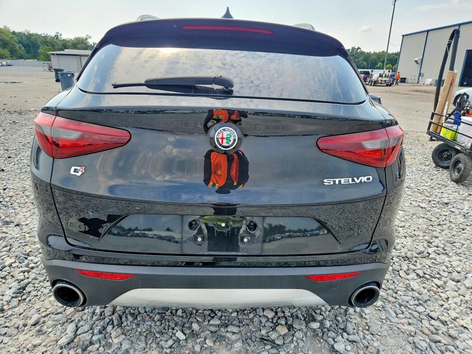 Photo 6 from auction – 2018 ALFA ROMEO STELVIO with VIN ZASFAKNN4J7C00385