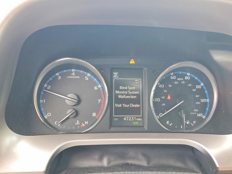 Photo 9 from auction – 2018 TOYOTA RAV4 with VIN JTMYFREV6JD126934