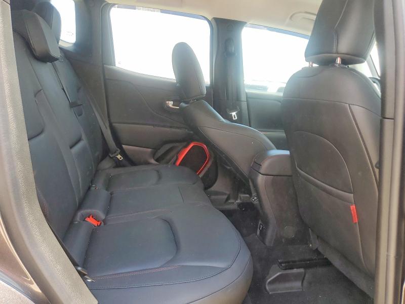 Photo 10 from auction – 2018 JEEP RENEGADE with VIN ZACCJBCBXJPH51461