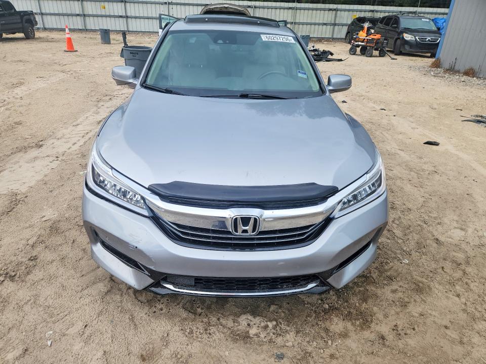 Photo 5 from auction – 2017 HONDA ACCORD with VIN JHMCR6F71HC014461