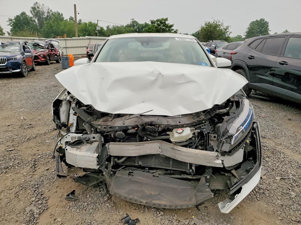 Photo 5 from auction – 2018 HONDA CLARITY with VIN JHMZC5F11JC016895