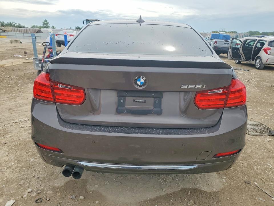Photo 6 from auction – 2012 BMW 328 with VIN WBA3A5C51CF345826