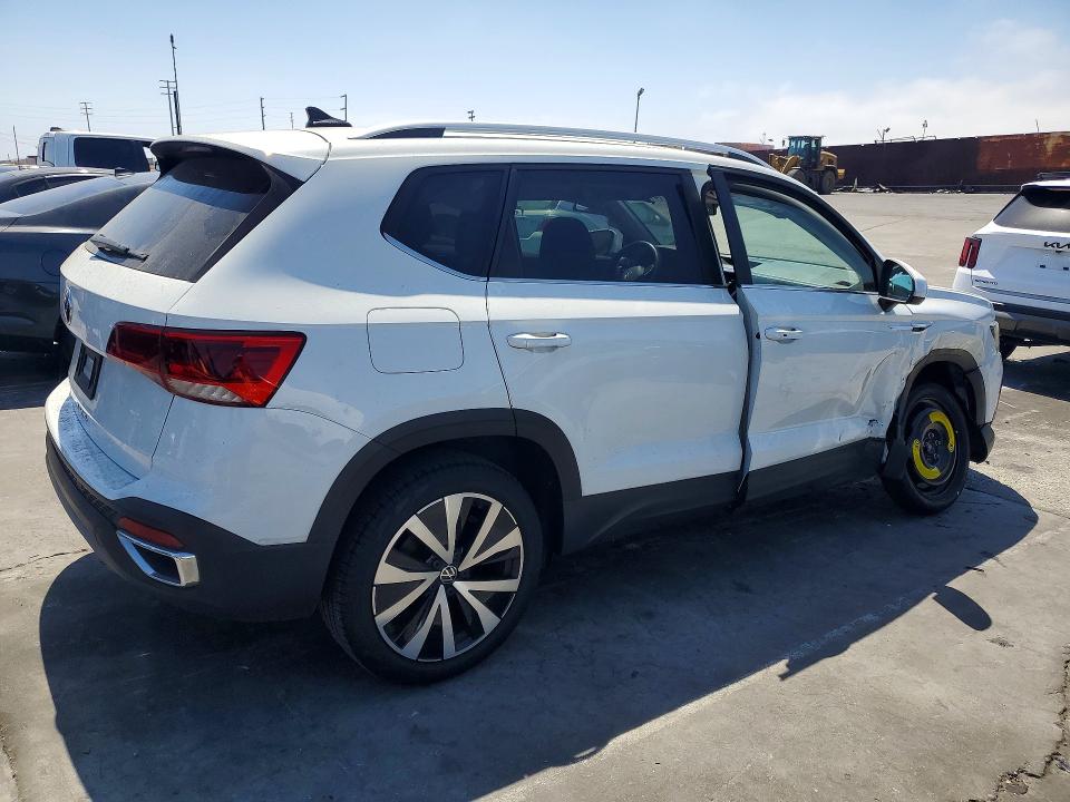 Photo 3 from auction – 2022 VOLKSWAGEN TAOS with VIN 3VVLX7B24NM058408
