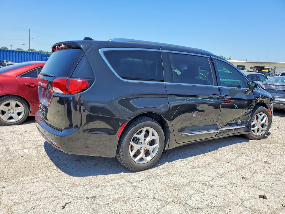 Photo 3 from auction – 2017 CHRYSLER PACIFICA with VIN 2C4RC1EG6HR622582