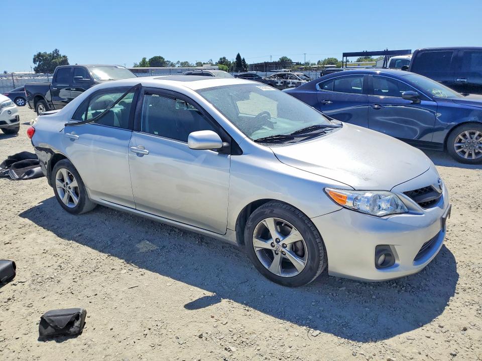 Foto 4 de la subasta – 2013 TOYOTA COROLLA con VIN 2T1BU4EE0DC980382