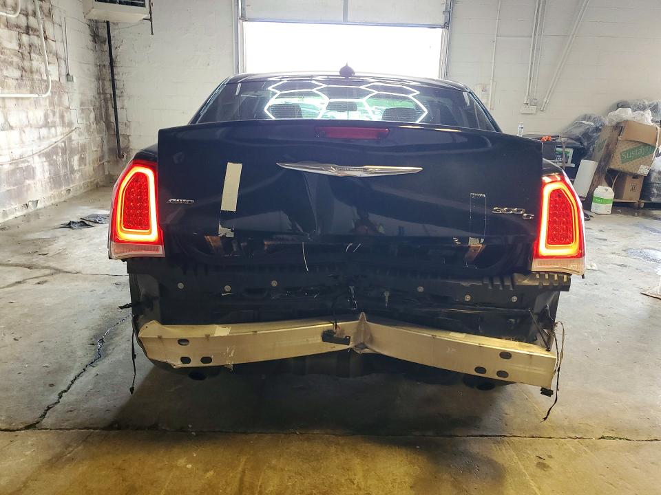 Photo 6 from auction – 2017 CHRYSLER 300C with VIN 2C3CCAKG2HH571540