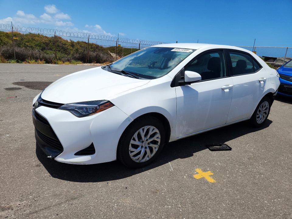 TOYOTA COROLLA 2018 مع رقم تعريف المركبة 5YFBURHE2JP758866 - صورة من المزاد