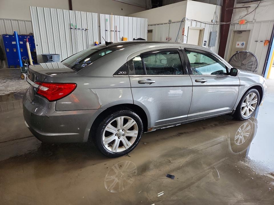 Photo 3 from auction – 2013 CHRYSLER 200 with VIN 1C3CCBAB4DN669210