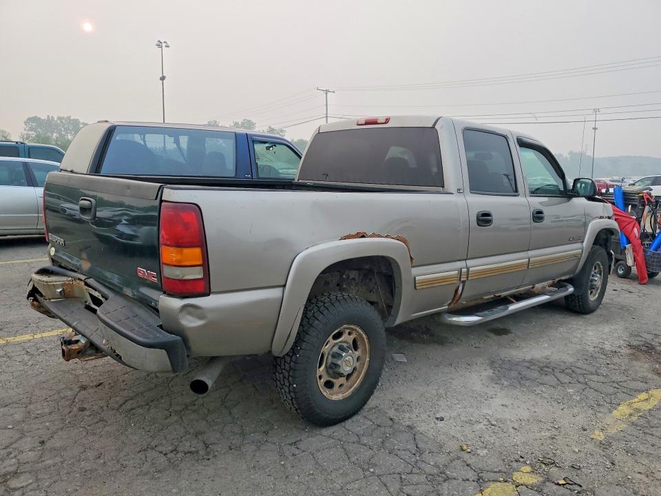 Фото 3 с аукциона – 2002 CHEVROLET SILVERADO с VIN 1GCHK23UX2F113879