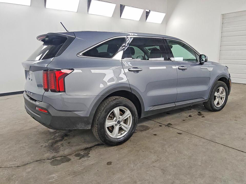 Photo 3 from auction – 2022 KIA SORENTO with VIN 5XYRGDLC7NG153380