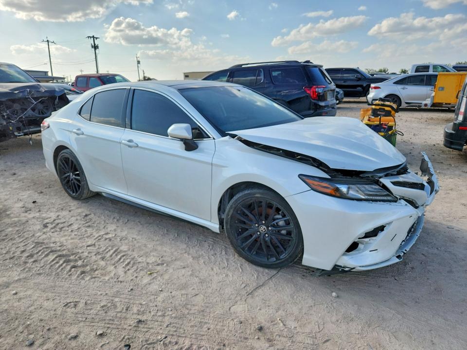 Photo 4 from auction – 2022 TOYOTA CAMRY with VIN 4T1K61AK9NU009367